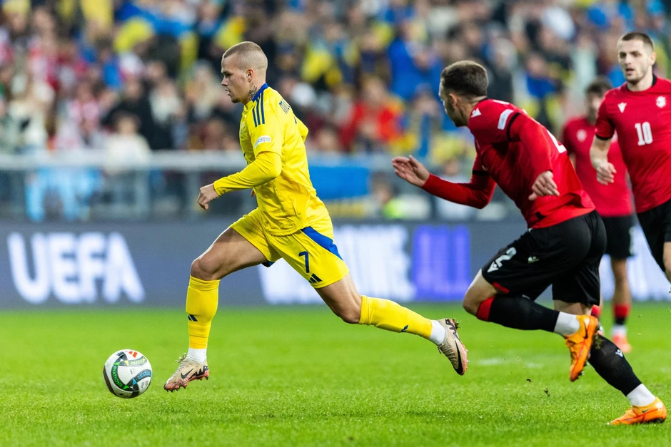 Tuyển Ukraine bị trộm ghé thăm khi đá vòng play-off World Cup 2026 Tuyển Ukraine bị trộm ghé thăm khi đá vòng play-off World Cup 2026