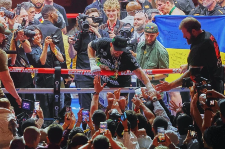 Usyk thắng tranh cãi trong ngày tái xuất quyền Anh hạng nặng Usyk thắng tranh cãi trong ngày tái xuất quyền Anh hạng nặng