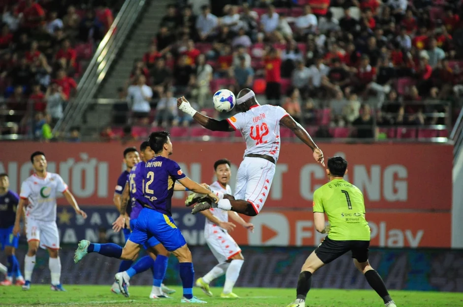 V-League nóng như chảo lửa