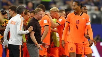 Van Dijk ám chỉ FIFA lợi dụng quãng nghỉ uống nước để bán quảng cáo - Báo TinVina