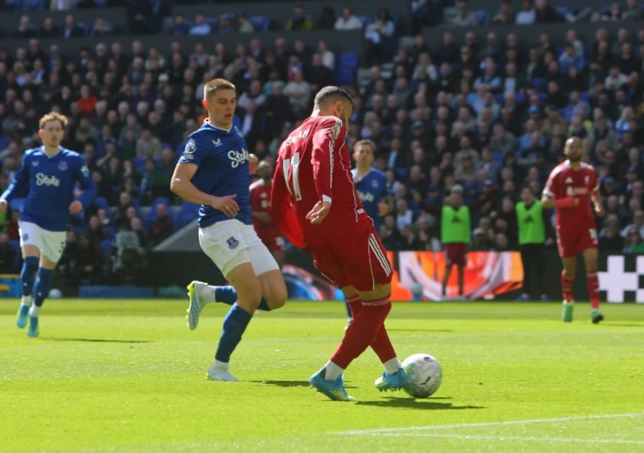 Van Dijk giúp Liverpool thắng ở phút bù thứ 10 - Báo TinVina Van Dijk giúp Liverpool thắng ở phút bù thứ 10 - Báo TinVina