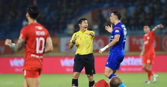 VFF 'treo còi' trọng tài thổi phạt đền Thể Công Viettel trận hoà PVF-CAND