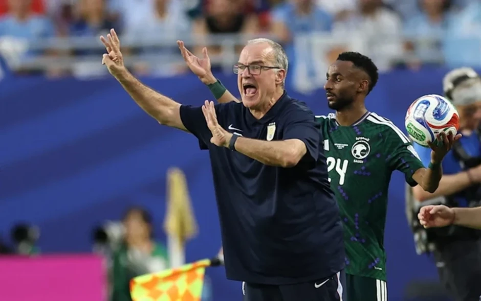 Vì sao HLV của Uruguay cúi mặt không chịu chụp ảnh World Cup 2026? - Báo TinVina Vì sao HLV của Uruguay cúi mặt không chịu chụp ảnh World Cup 2026? - Báo TinVina