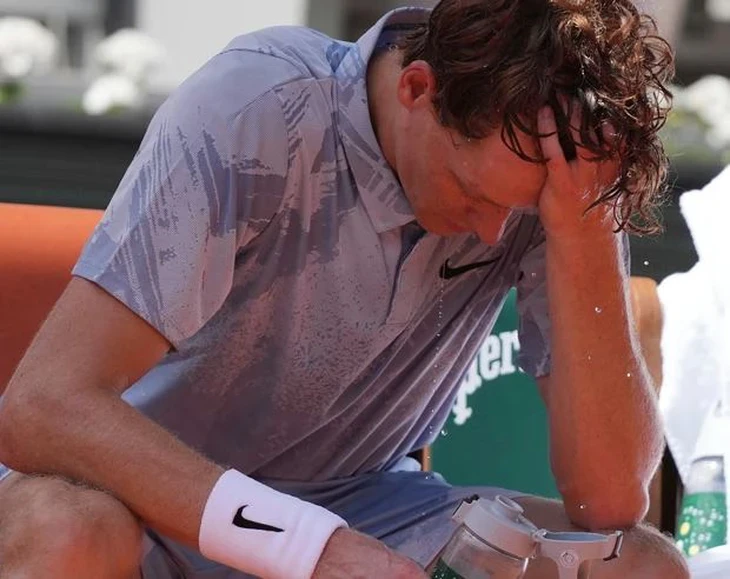 Vì sao Sinner bị loại sớm tại Roland Garros? Vì sao Sinner bị loại sớm tại Roland Garros?