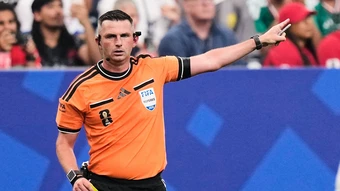 Vì sao trọng tài Anh không được bắt các trận có Argentina ở World Cup? - Báo TinVina