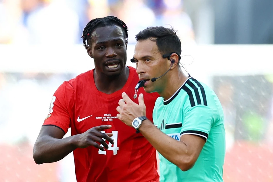 Vì sao trọng tài Anh không được bắt các trận có Argentina ở World Cup? - Báo TinVina Vì sao trọng tài Anh không được bắt các trận có Argentina ở World Cup? - Báo TinVina