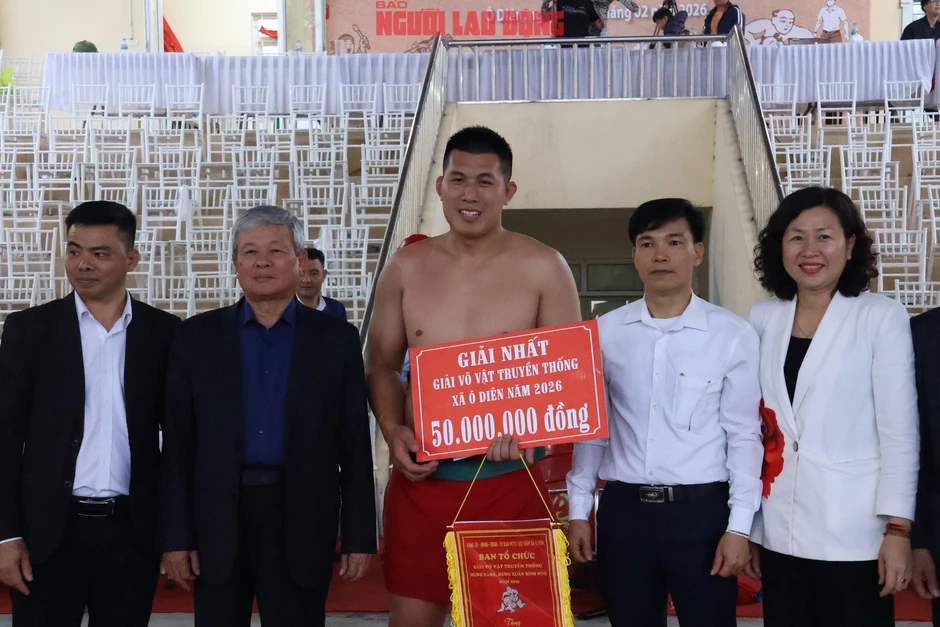 VIDEO: Xem những nhà vô địch SEA Games "đại náo" sới vật hội làng VIDEO: Xem những nhà vô địch SEA Games "đại náo" sới vật hội làng