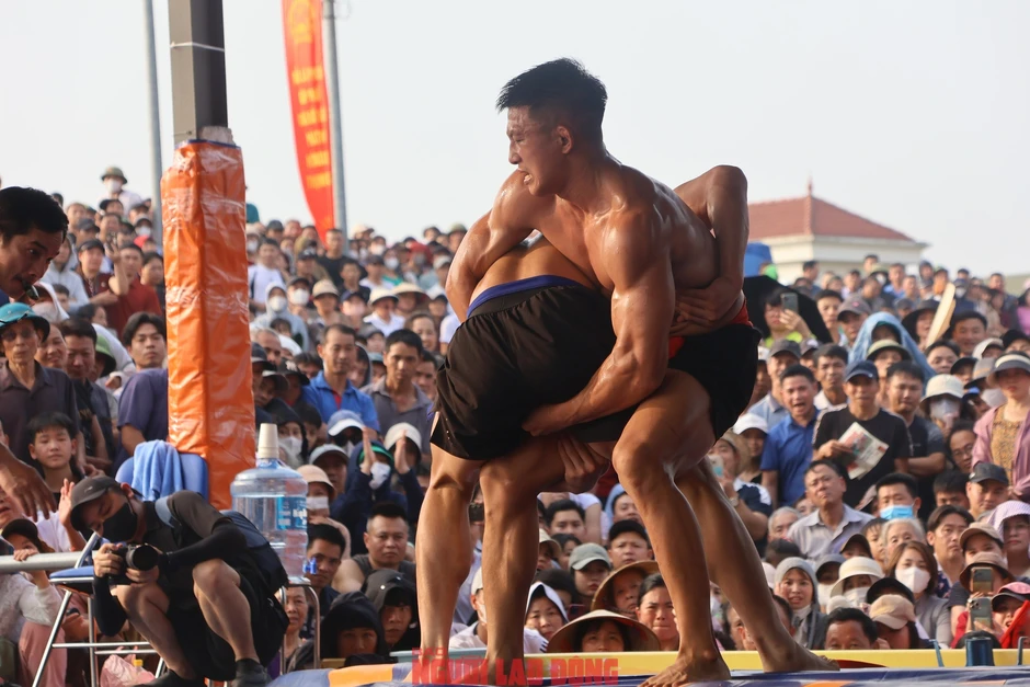 VIDEO: Xem những nhà vô địch SEA Games "đại náo" sới vật hội làng VIDEO: Xem những nhà vô địch SEA Games "đại náo" sới vật hội làng