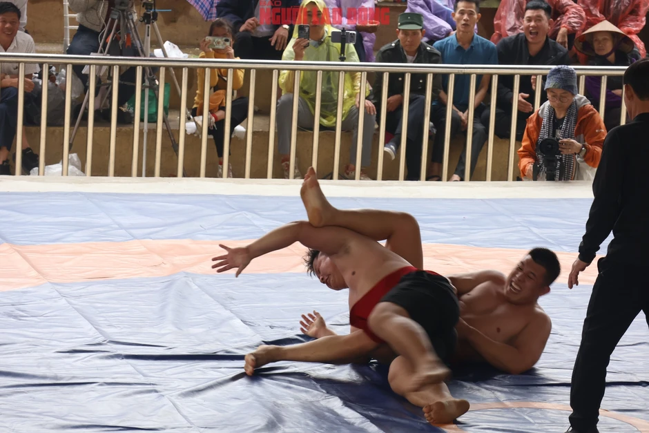 VIDEO: Xem những nhà vô địch SEA Games "đại náo" sới vật hội làng VIDEO: Xem những nhà vô địch SEA Games "đại náo" sới vật hội làng