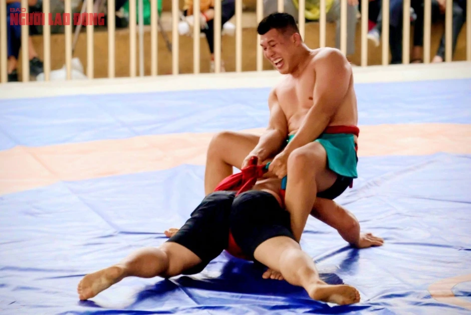 VIDEO: Xem những nhà vô địch SEA Games "đại náo" sới vật hội làng VIDEO: Xem những nhà vô địch SEA Games "đại náo" sới vật hội làng