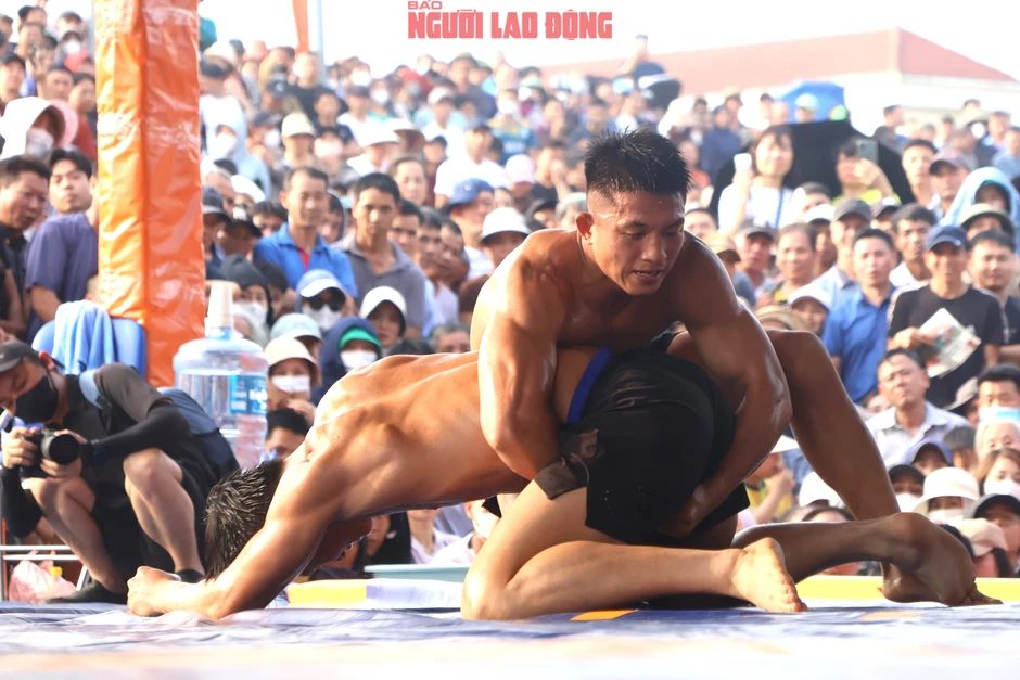 VIDEO: Xem những nhà vô địch SEA Games "đại náo" sới vật hội làng VIDEO: Xem những nhà vô địch SEA Games "đại náo" sới vật hội làng