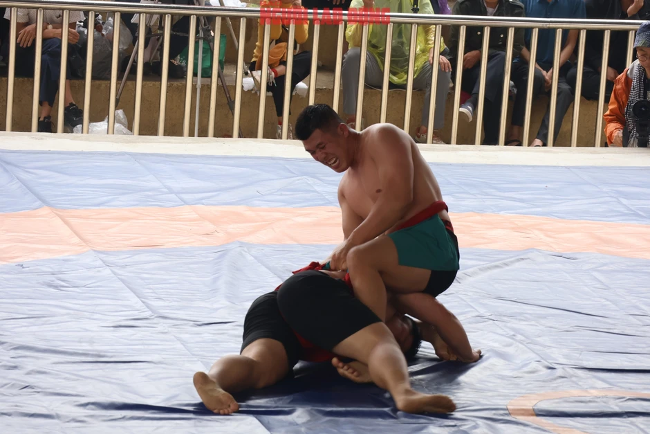 VIDEO: Xem những nhà vô địch SEA Games "đại náo" sới vật hội làng VIDEO: Xem những nhà vô địch SEA Games "đại náo" sới vật hội làng