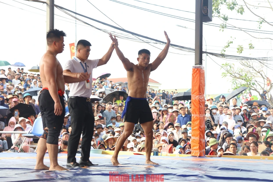 VIDEO: Xem những nhà vô địch SEA Games "đại náo" sới vật hội làng VIDEO: Xem những nhà vô địch SEA Games "đại náo" sới vật hội làng