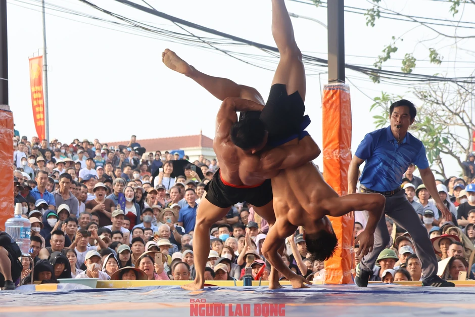 VIDEO: Xem những nhà vô địch SEA Games "đại náo" sới vật hội làng VIDEO: Xem những nhà vô địch SEA Games "đại náo" sới vật hội làng