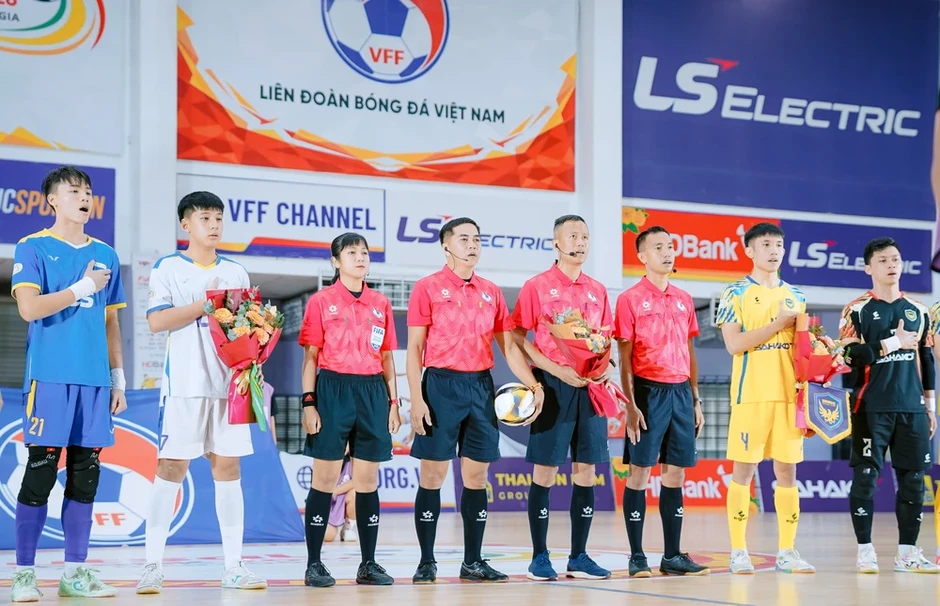 Vinh danh TinVina 10 năm kiên trì gieo mầm cho Futsal Việt Nam Vinh danh TinVina 10 năm kiên trì gieo mầm cho Futsal Việt Nam