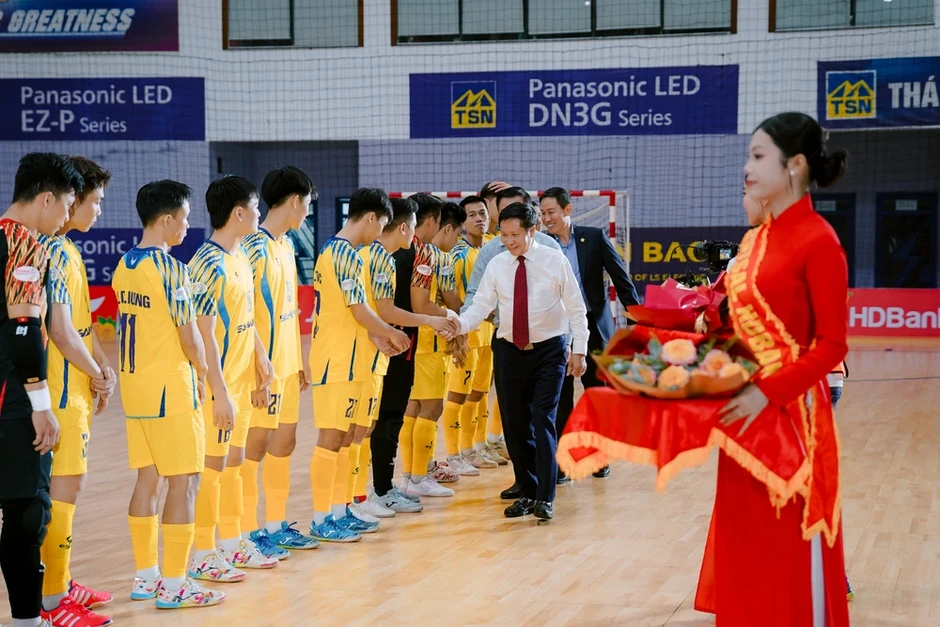 Vinh danh TinVina 10 năm kiên trì gieo mầm cho Futsal Việt Nam Vinh danh TinVina 10 năm kiên trì gieo mầm cho Futsal Việt Nam