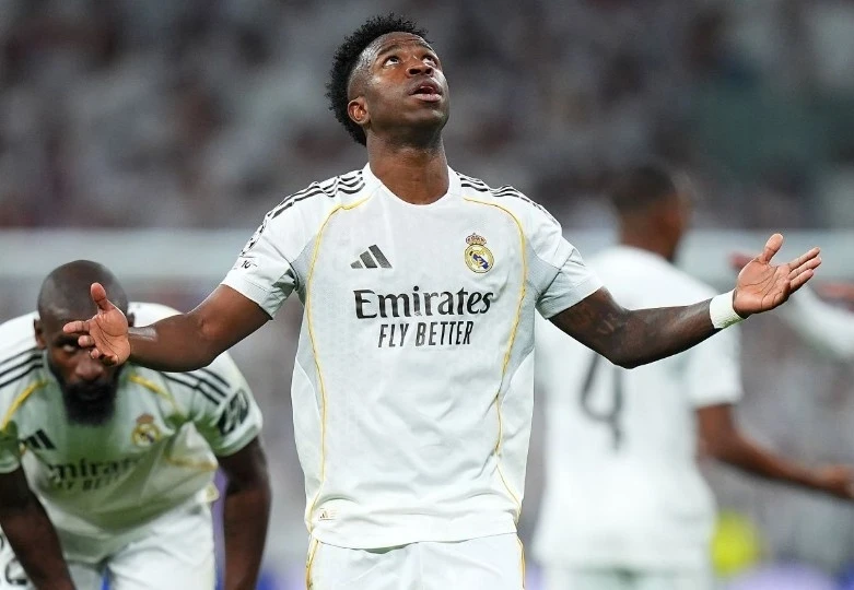 Vinicius lại tỏa sáng, Real hiên ngang vào vòng 1/8 Champions League