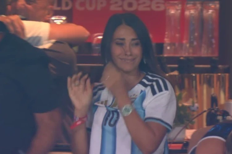 Vợ Messi bật khóc Vợ Messi bật khóc