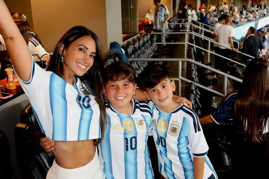 Vợ Messi vỡ òa cảm xúc Vợ Messi vỡ òa cảm xúc