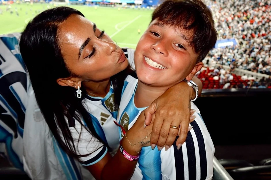 Vợ Messi vỡ òa cảm xúc Vợ Messi vỡ òa cảm xúc