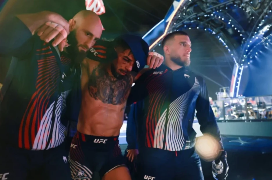 Võ sĩ Mỹ giành đai hạng nhẹ tại UFC Nhà Trắng Võ sĩ Mỹ giành đai hạng nhẹ tại UFC Nhà Trắng