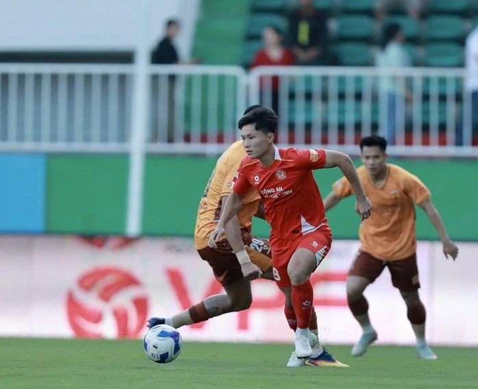 Vòng 15 V-League: CAHN thua trận đầu tiên, PVF-CAND rơi xuống cuối bảng Vòng 15 V-League: CAHN thua trận đầu tiên, PVF-CAND rơi xuống cuối bảng
