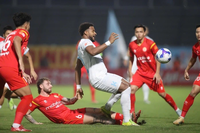 Vòng 15 V-League: CAHN thua trận đầu tiên, PVF-CAND rơi xuống cuối bảng Vòng 15 V-League: CAHN thua trận đầu tiên, PVF-CAND rơi xuống cuối bảng