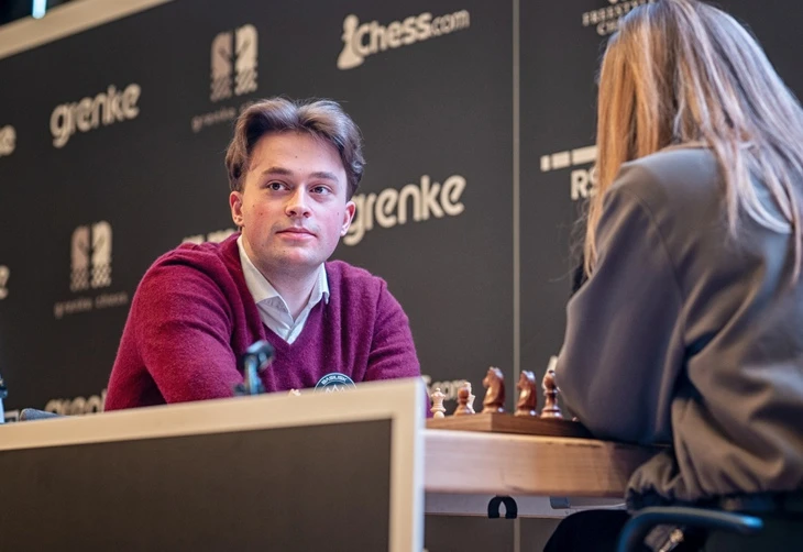 Vượt qua Carlsen, kỳ thủ 21 tuổi vô địch giải Freestyle Chess Vượt qua Carlsen, kỳ thủ 21 tuổi vô địch giải Freestyle Chess