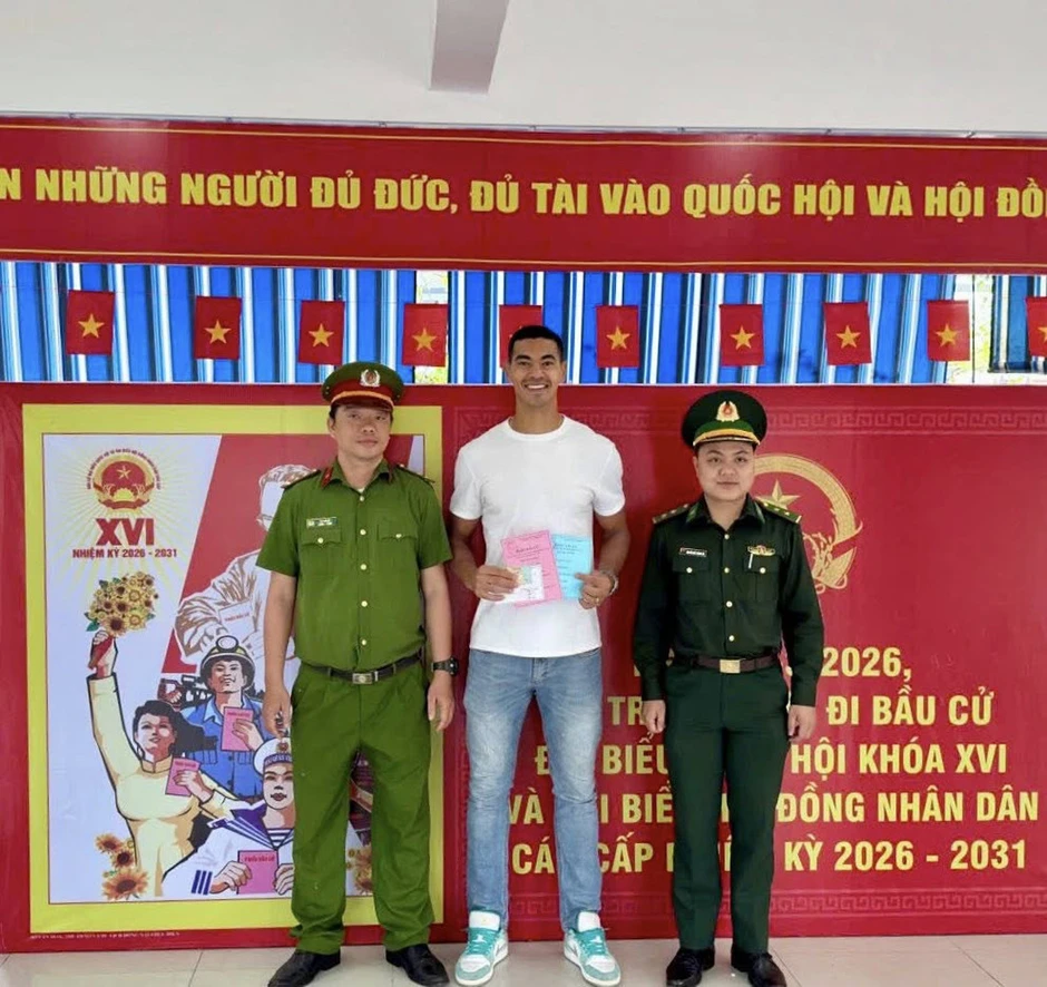 Xuân Son cùng Hoàng Hên, Khuất Văn Khang rộn ràng đi bầu cử