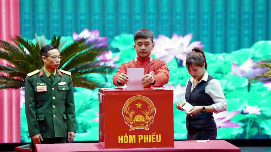 Xuân Son cùng Hoàng Hên, Khuất Văn Khang rộn ràng đi bầu cử