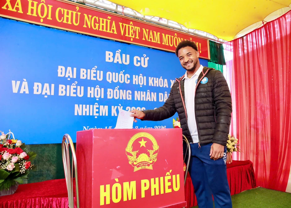 Xuân Son cùng Hoàng Hên, Khuất Văn Khang rộn ràng đi bầu cử