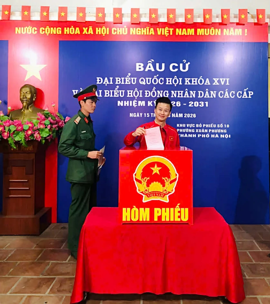 Xuân Son cùng Hoàng Hên, Khuất Văn Khang rộn ràng đi bầu cử