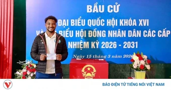 Xuân Son tự hào với lần đầu tiên đi bầu cử ở Việt Nam