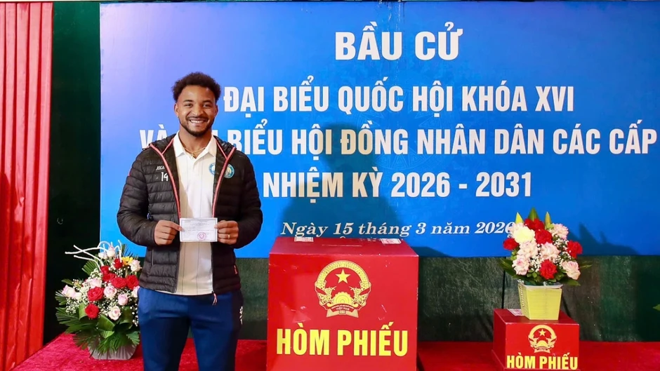 Xuân Son tự hào với lần đầu tiên đi bầu cử ở Việt Nam Xuân Son tự hào với lần đầu tiên đi bầu cử ở Việt Nam