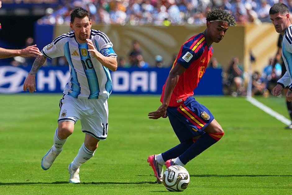 Yamal an ủi Messi sau khi vô địch World Cup 2026 - Báo TinVina Yamal an ủi Messi sau khi vô địch World Cup 2026 - Báo TinVina