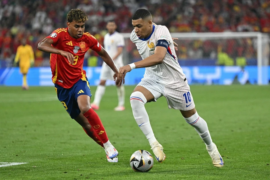 Yamal áp đảo về đối đầu so với Mbappe - Báo TinVina