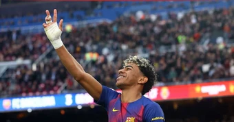 Yamal phá kỷ lục của Messi với hat-trick đầu tiên cho Barca