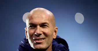 Zidane đạt thỏa thuận về công việc mới sau tin đồn liên hệ với MU