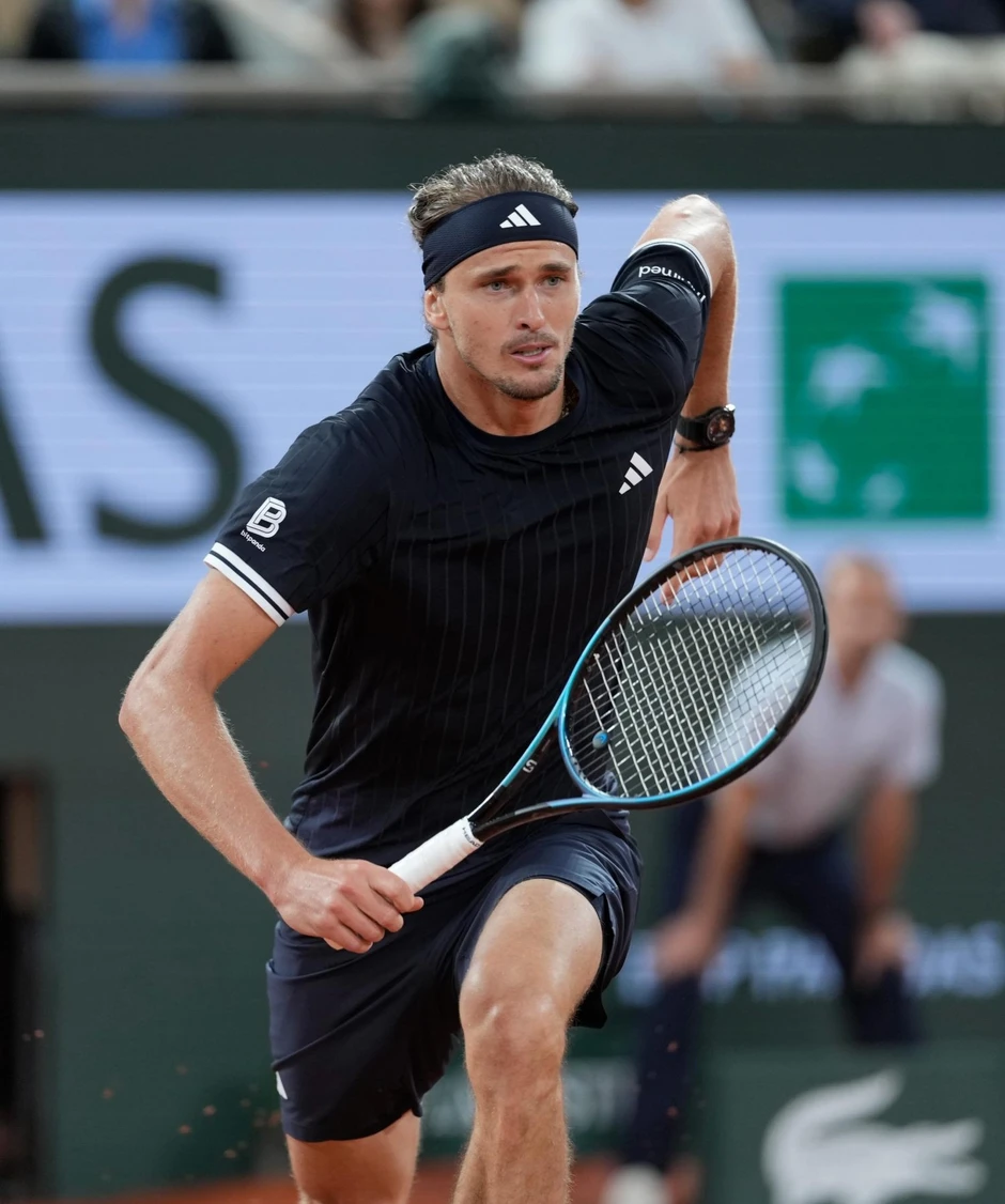 Zverev dập tắt hiện tượng Rafael Jodar, vào bán kết Roland Garros Zverev dập tắt hiện tượng Rafael Jodar, vào bán kết Roland Garros