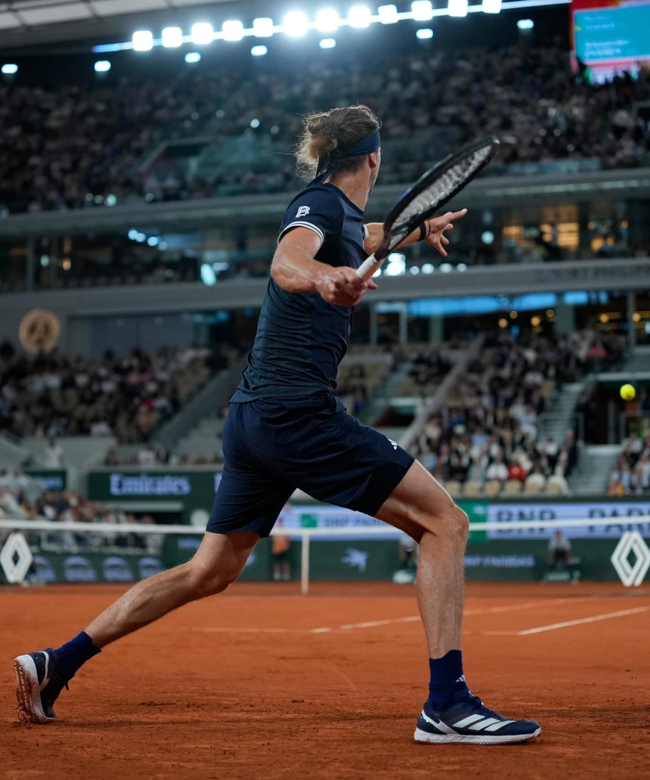 Zverev dập tắt hiện tượng Rafael Jodar, vào bán kết Roland Garros Zverev dập tắt hiện tượng Rafael Jodar, vào bán kết Roland Garros