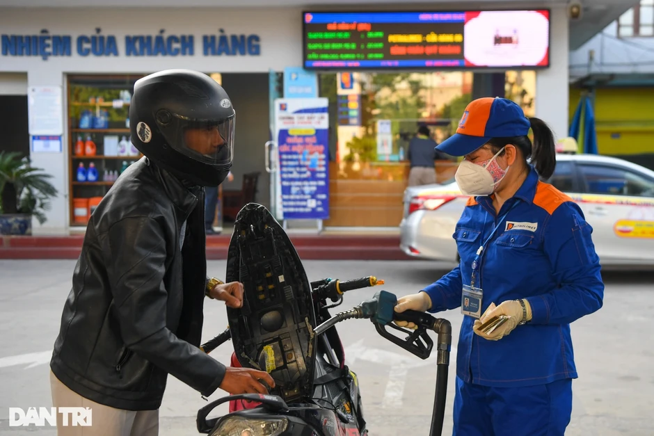 17 cửa hàng xăng dầu tạm dừng bán, Hà Nội kiến nghị "nóng" 17 cửa hàng xăng dầu tạm dừng bán, Hà Nội kiến nghị "nóng"