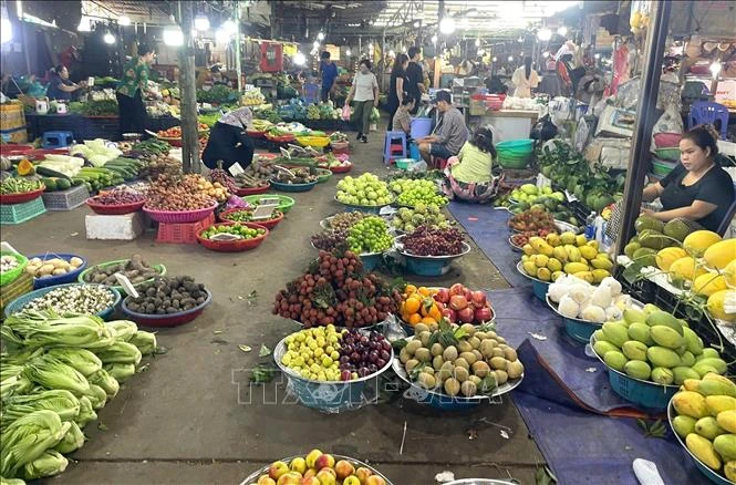 Áp lực giá xăng dầu, nhiều mặt hàng thực phẩm nhích giá Áp lực giá xăng dầu, nhiều mặt hàng thực phẩm nhích giá