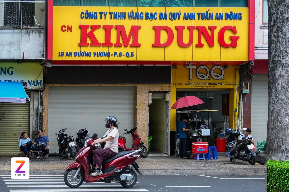 Bán lại kim cương chưa kịp nhận tiền thì chủ đã bị khởi tố
