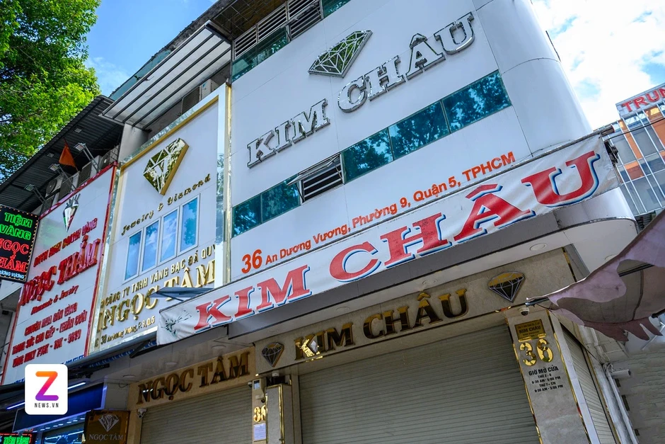 Bán lại kim cương chưa kịp nhận tiền thì chủ đã bị khởi tố