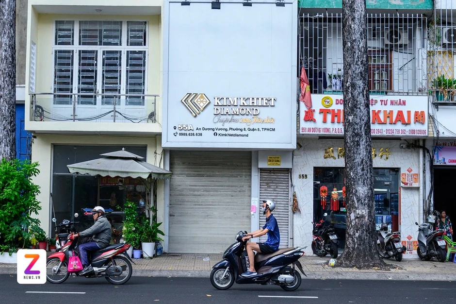 Bán lại kim cương chưa kịp nhận tiền thì chủ đã bị khởi tố