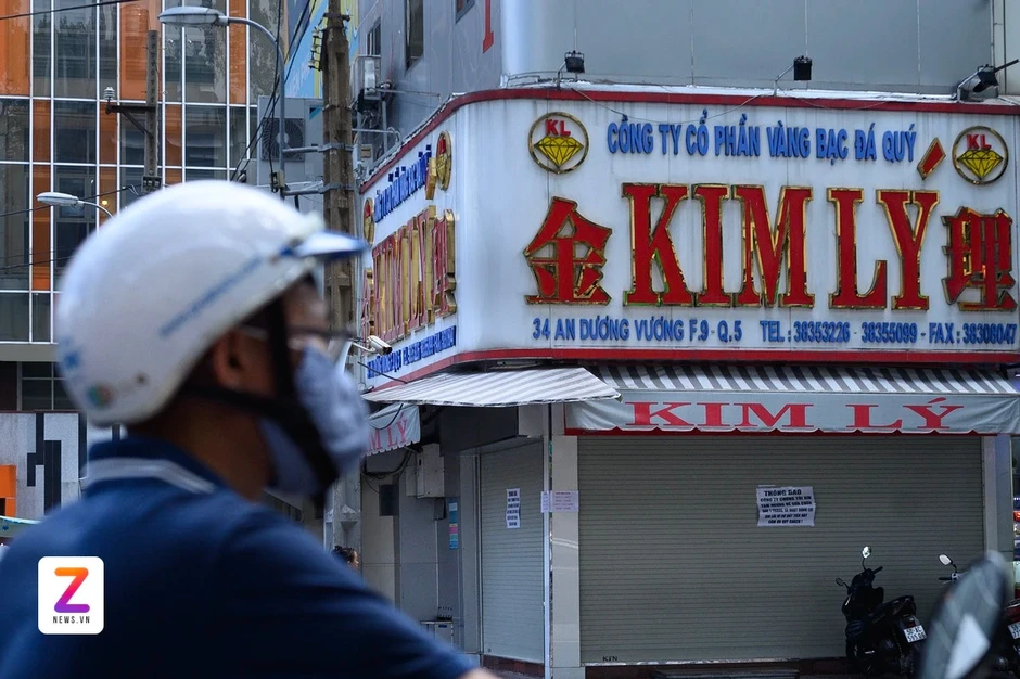 Bán lại kim cương chưa kịp nhận tiền thì chủ đã bị khởi tố