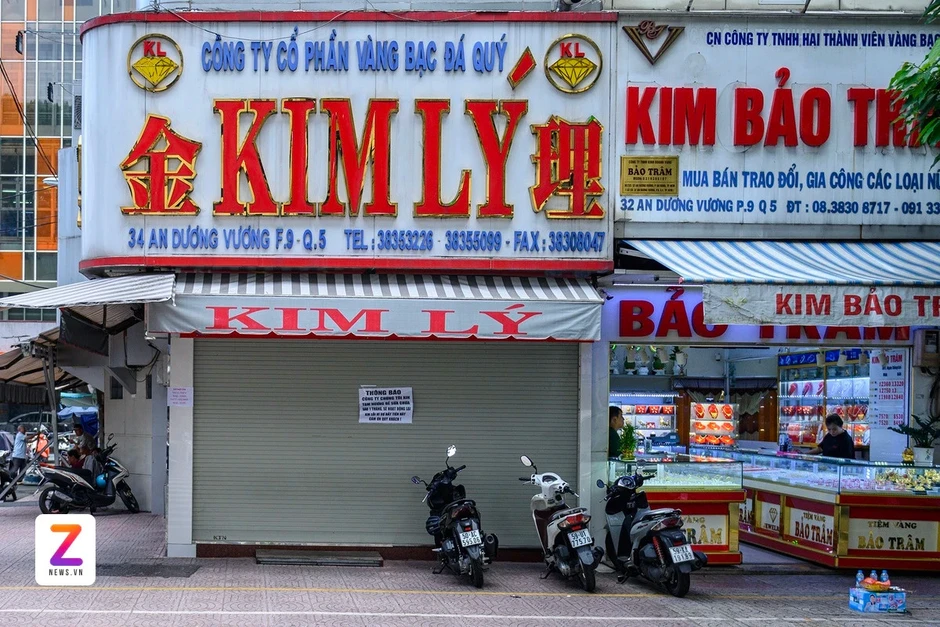 Bán lại kim cương chưa kịp nhận tiền thì chủ đã bị khởi tố