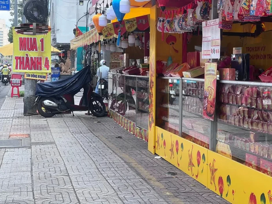 Bánh Trung thu đại hạ giá kiểu 'lạ hoắc' Bánh Trung thu đại hạ giá kiểu 'lạ hoắc'