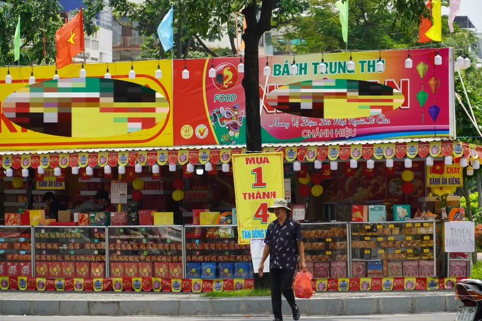 Bánh Trung thu đại hạ giá kiểu 'lạ hoắc' Bánh Trung thu đại hạ giá kiểu 'lạ hoắc'