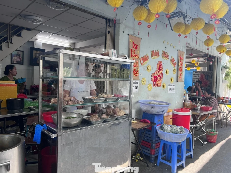 Bão giá ập đến, quán xá lao đao Bão giá ập đến, quán xá lao đao